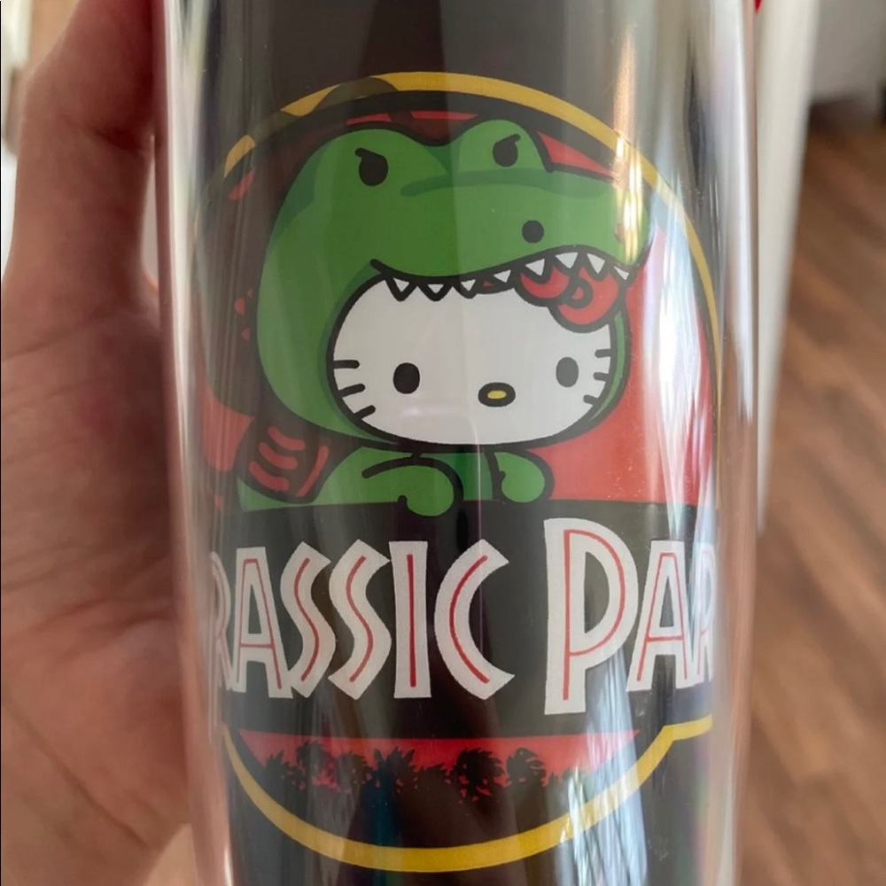 Hello Kitty Jurassic Park Cup - Picture 2 of 3